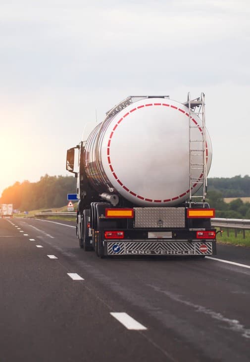 Pojazd AGMAR przewożący paliwo